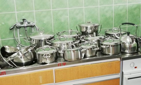 приобрел для детского сада столовую посуду из нержавеющей стали