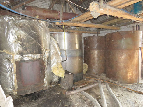 Внушительный самогонный аппарат