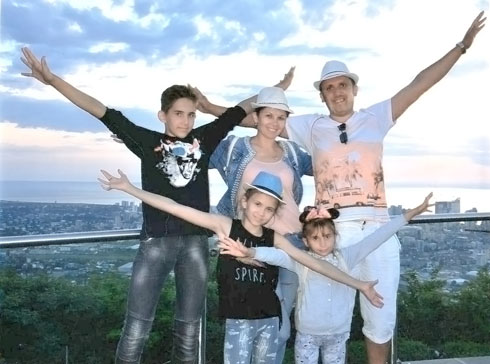 Елена Худолей с семьёй на отдыхе в Грузии