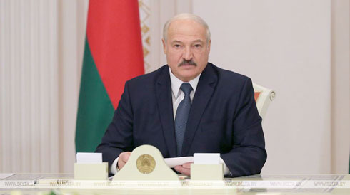 Александр Лукашенко во время совещания